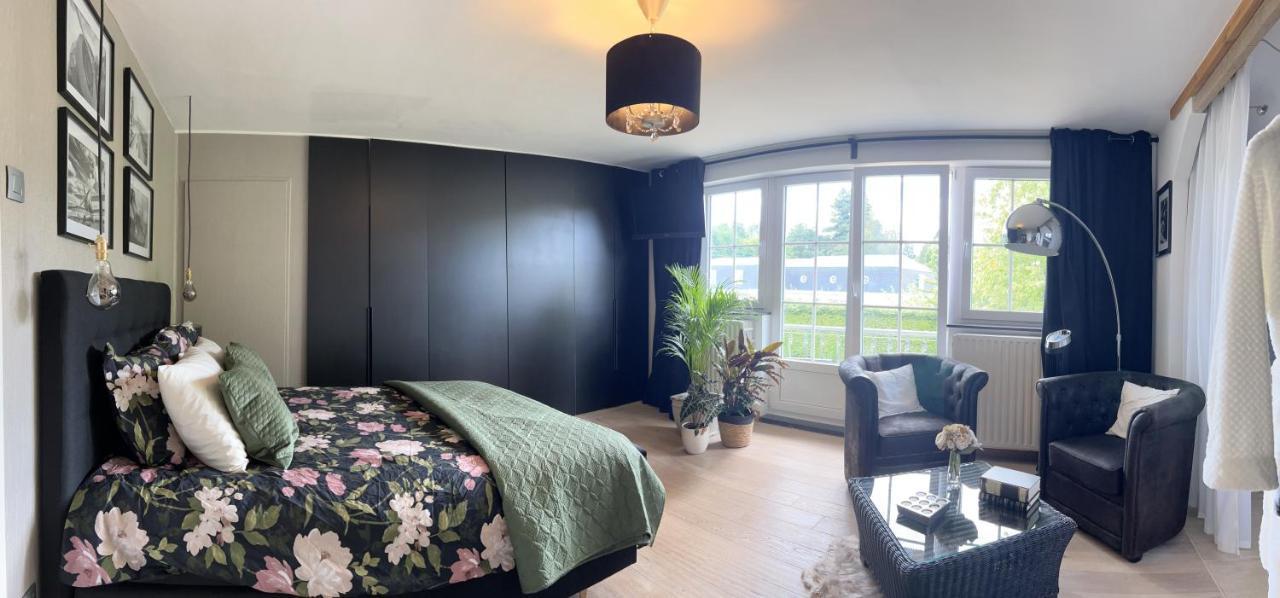 Bed & Bokes Aan De Maaskant Lanaken Bagian luar foto